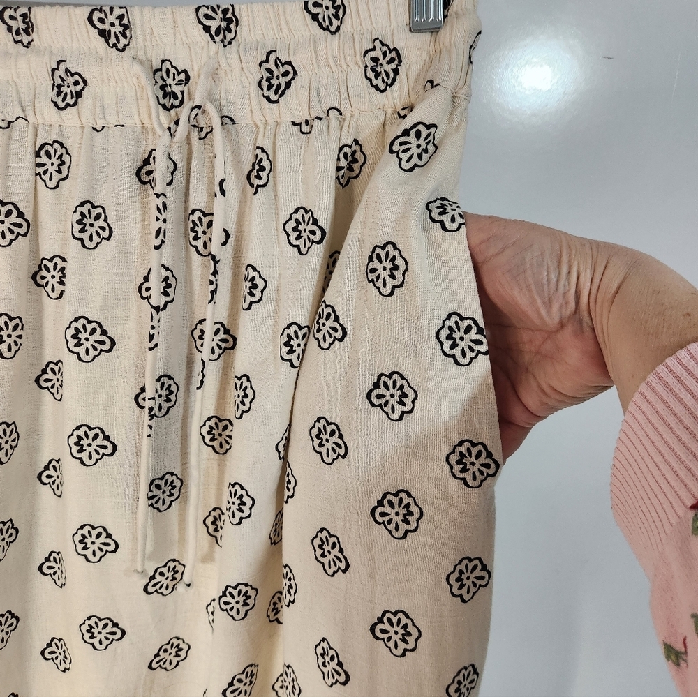 Vero Moda Cream Maxi Skirt with Black Print, NWT, Size Med - Picture 2 of 8